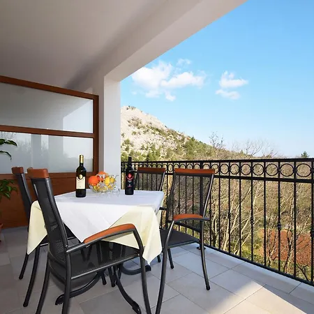 ベッド・アンド・ブレックファスト Paklenica 4*