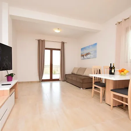 ベッド・アンド・ブレックファスト Paklenica 4*