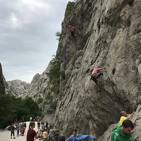 ベッド・アンド・ブレックファスト Paklenica スタリグラード