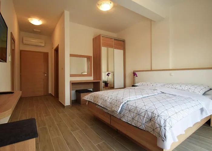 Paklenica לינה וארוחת בוקר 4*