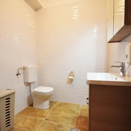 Bed & Breakfast Paklenica 4*